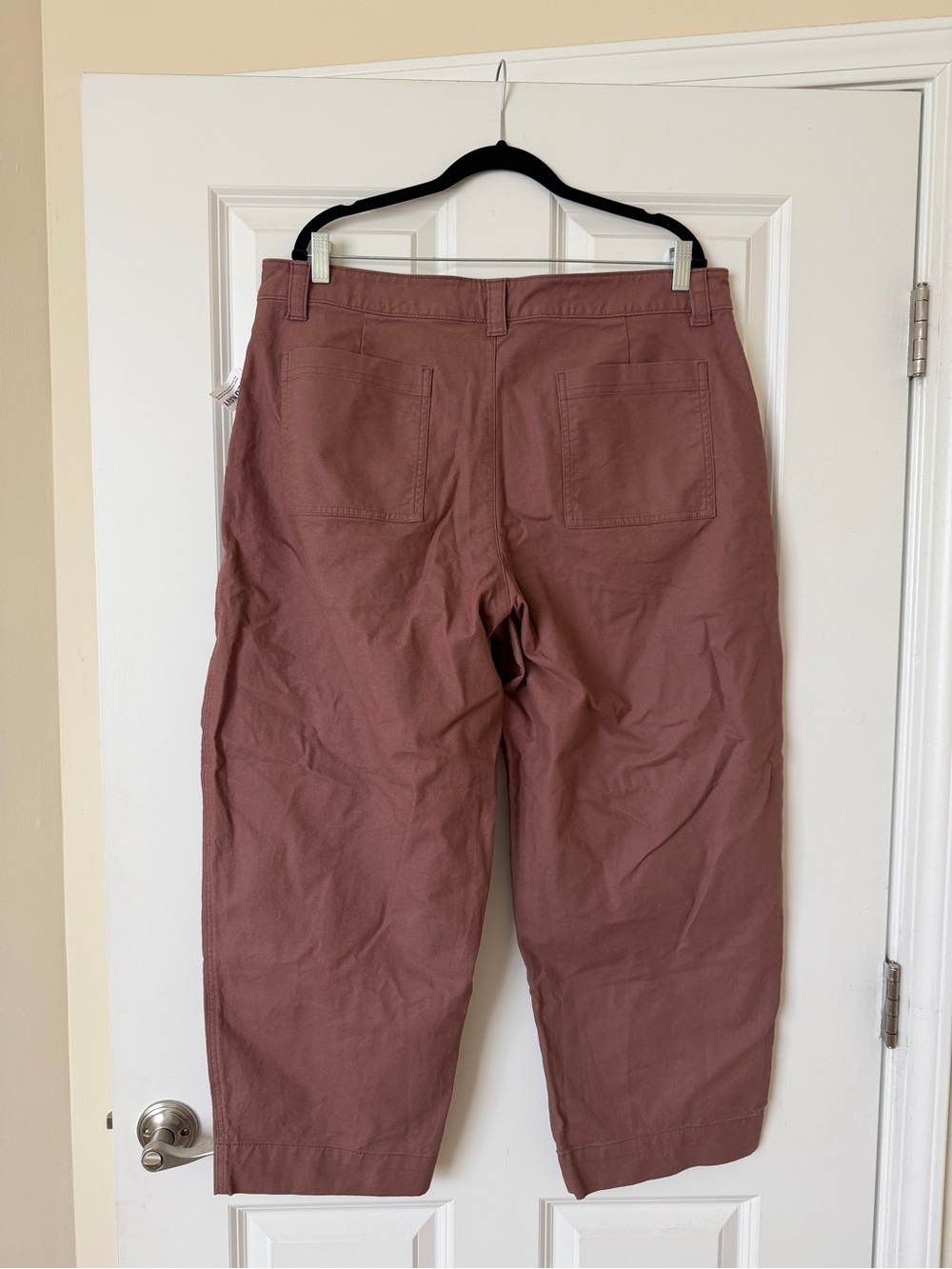 Old Navy Dusty Rose Cropped Barrel-Leg AnklePants - Picture 3 of 4